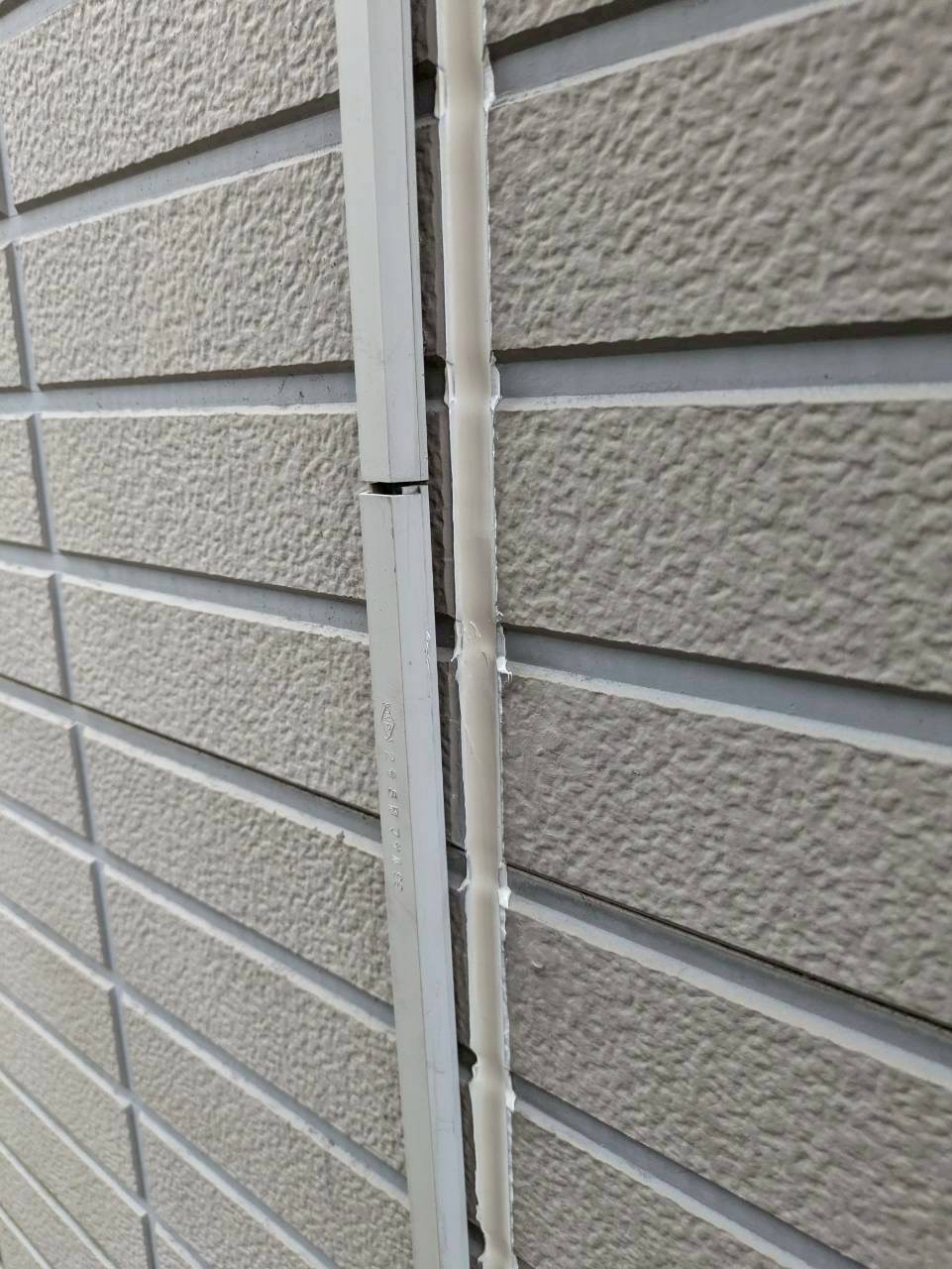 外壁の色に合ったシーリングが施工完了